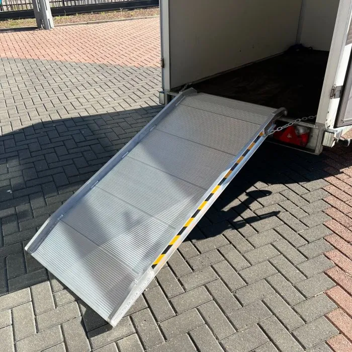 RIJPLANK VOOR BEDRIJFSBUS  240 CM